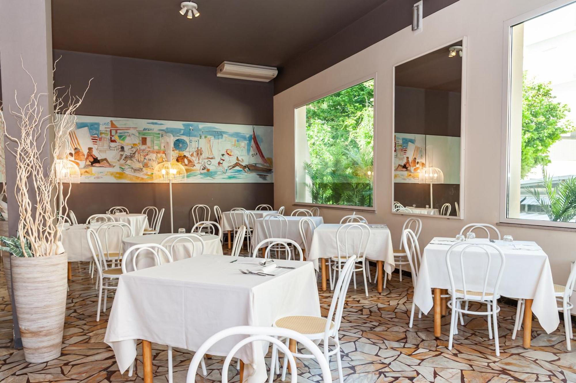 Hotel Trionfal Milano Marittima Ngoại thất bức ảnh